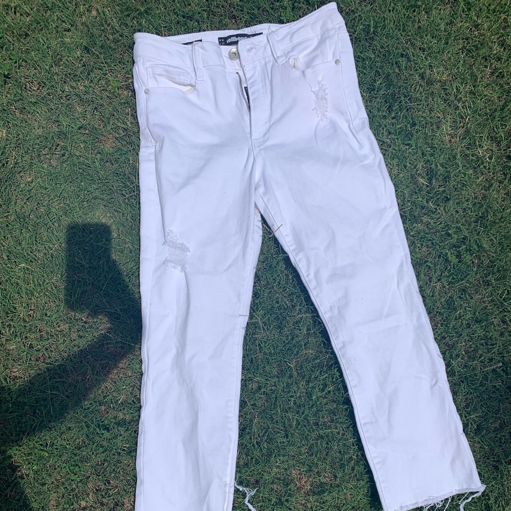 White distressed jeans